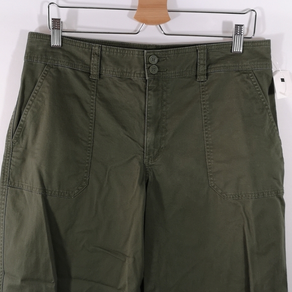 NWT Chaps Women's 3/4 Cargo, Petite Size 12, Military Green w/ pockets, straight - Picture 2 of 8